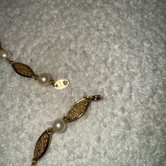 Vintage Gold tone and faux Pearl Women's Necklace 1992 Avon 24inch - Picture 4 of 6